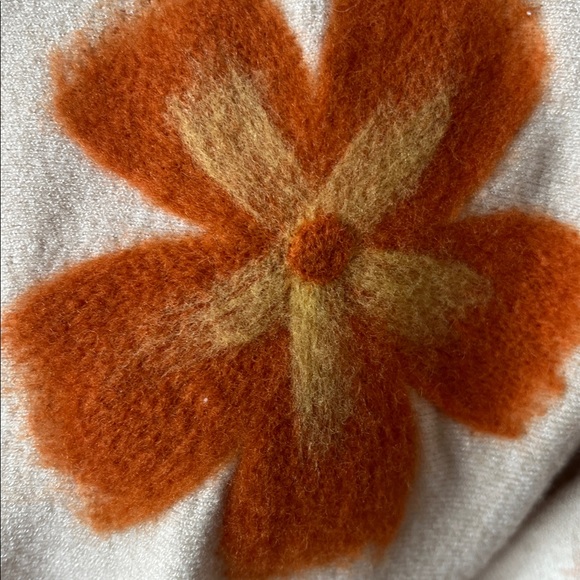 Floral Embroidered Women's Sweater - Picture 4 of 5